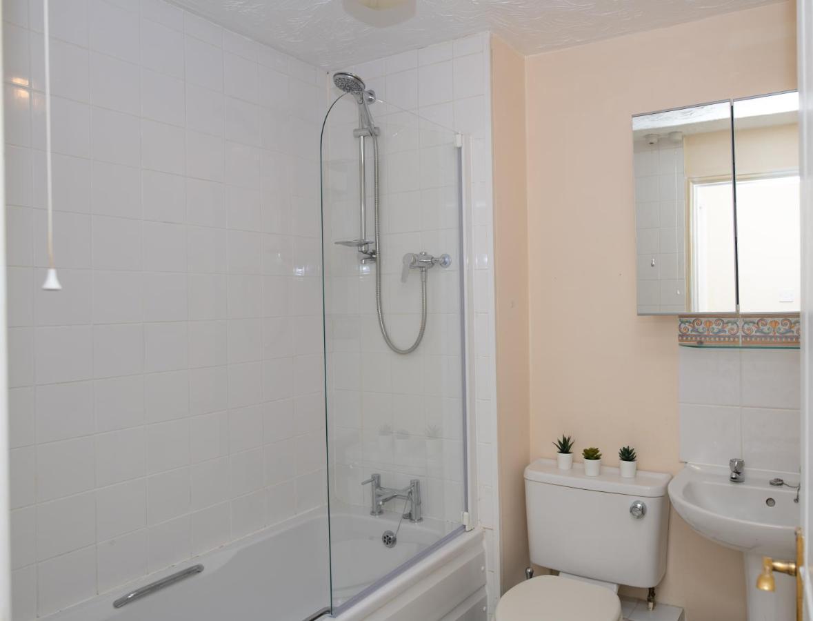 Delightful 2 Bed Apartment For Bicester Outlet Shopping By Platinum Key Properties Екстериор снимка
