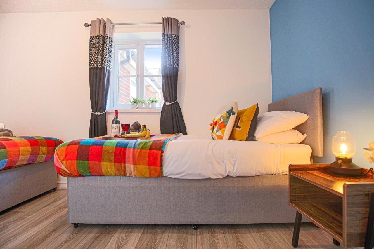 Delightful 2 Bed Apartment For Bicester Outlet Shopping By Platinum Key Properties Екстериор снимка