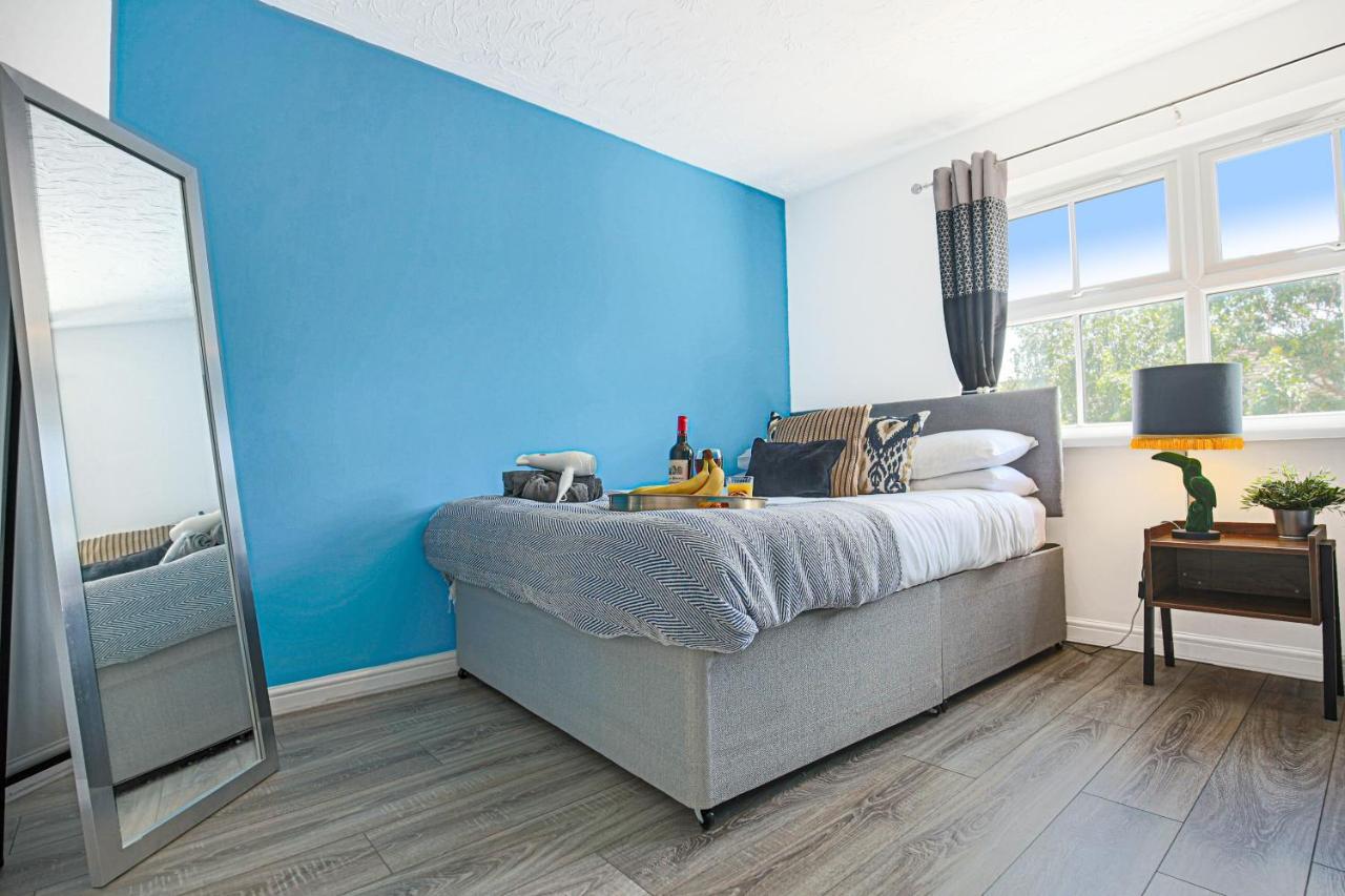 Delightful 2 Bed Apartment For Bicester Outlet Shopping By Platinum Key Properties Екстериор снимка